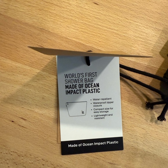 GOT Shower Travel Bag Made From Ocean Impact Plastics NWT - Picture 3 of 4